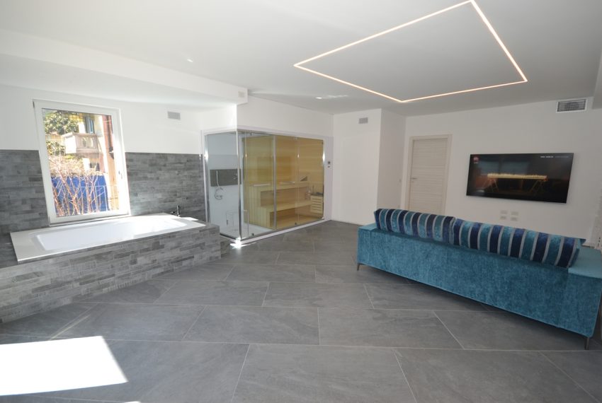Lake Lugano Porlezza apartment for sale directly on the lake with boat mooring (22)