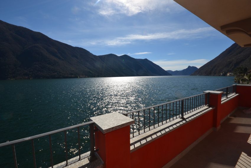 Lake Lugano Porlezza apartment for sale directly on the lake with boat mooring (4)