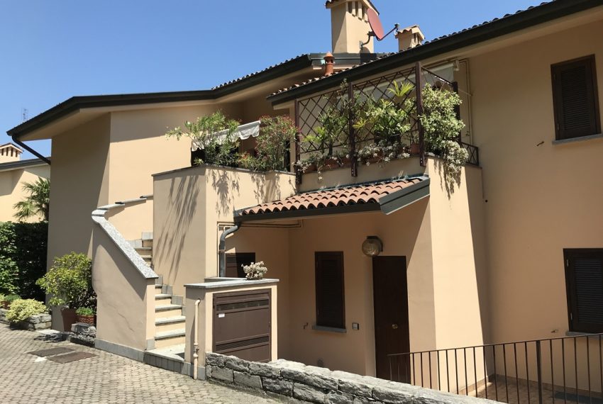 menaggio apartment in residence with pool and amazing lake view. Apartment with large terrace, garage and fully furnished (14)