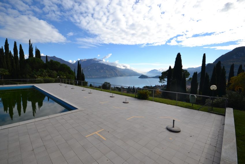 Lake Como Menaggio house in residenc with pool, tennis court and bowling green. Garage and private garden. (11)