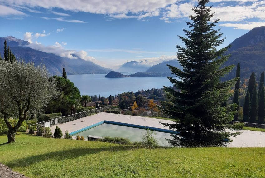 Lake Como Menaggio house in residenc with pool, tennis court and bowling green. Garage and private garden. (13)