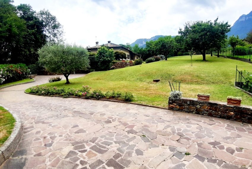 Lake Como Menaggio detached villa for sale (12)