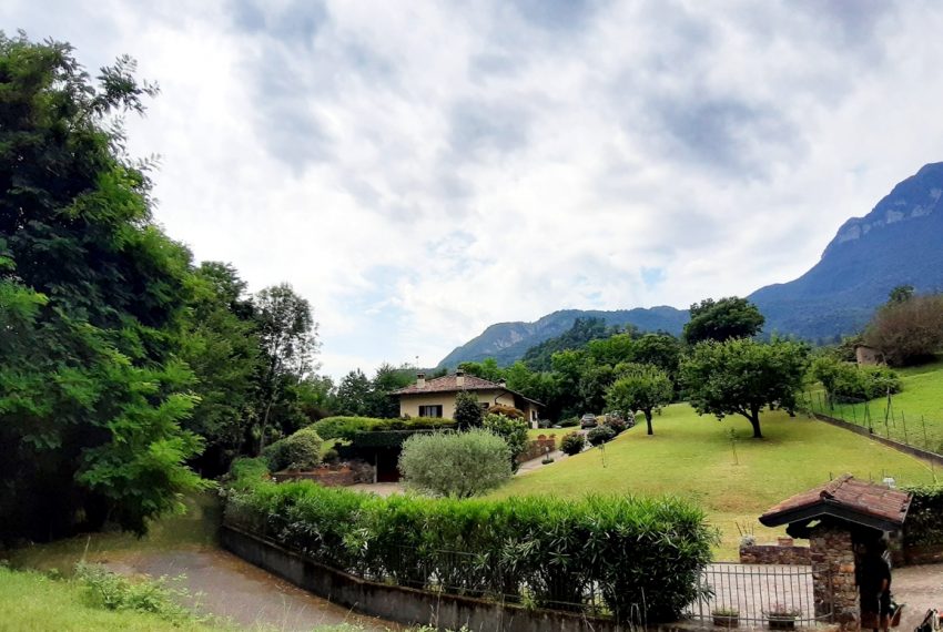 Lake Como Menaggio detached villa for sale (13)