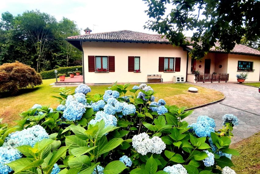 Lake Como Menaggio detached villa for sale (19)