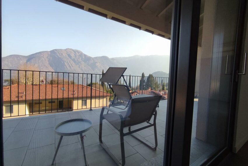 MEZZEGRA large apartment in residence (2)
