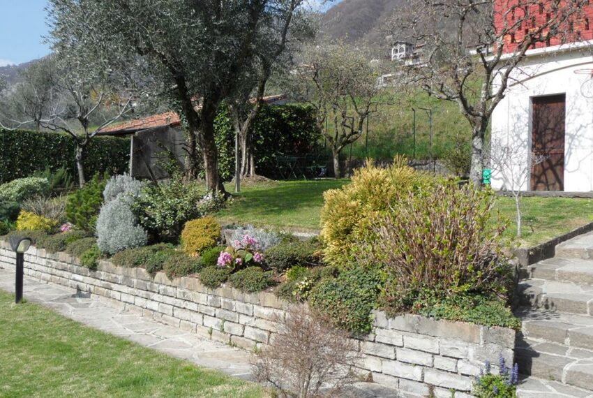 Lake Como vilal for sale in Mezzegra with garden and view (2)