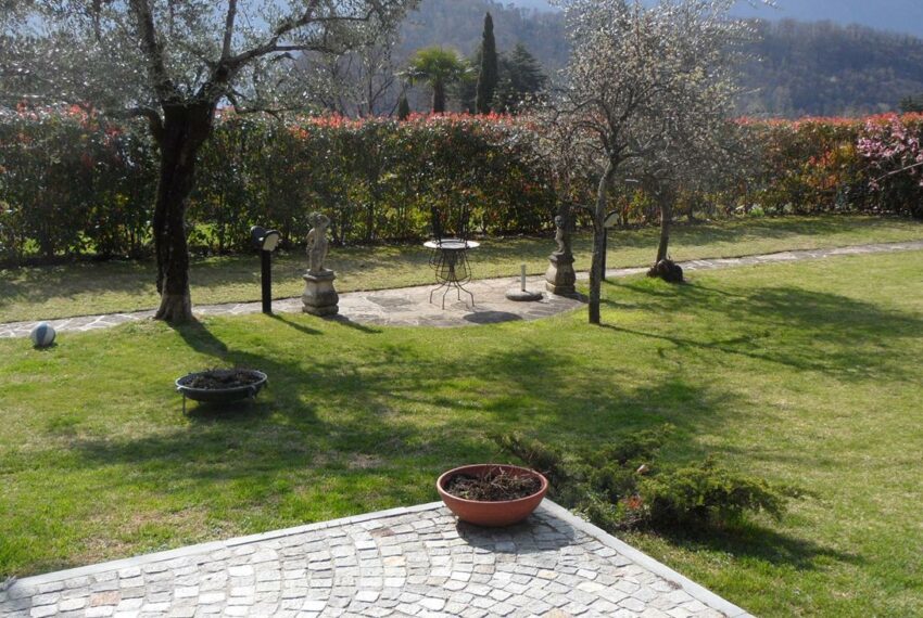 Lake Como vilal for sale in Mezzegra with garden and view (3)