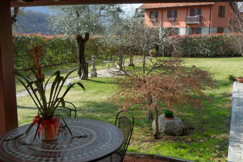 Lake Como vilal for sale in Mezzegra with garden and view (6)