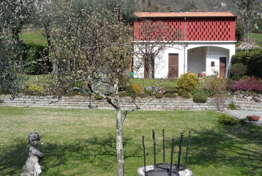 Lake Como vilal for sale in Mezzegra with garden and view (9)