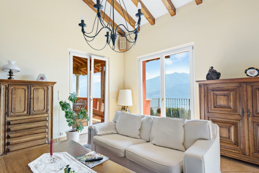 Villa for sale in Griante - Lake Como with pool and lake view (16)