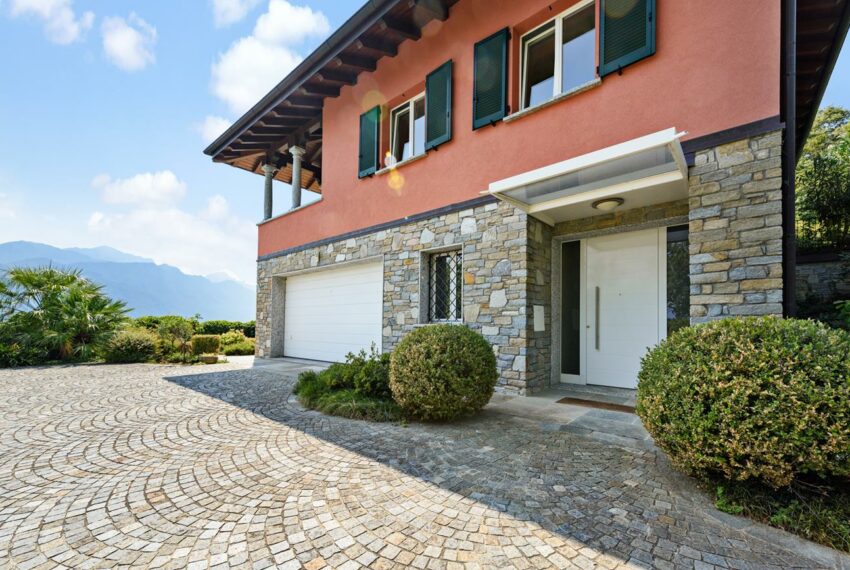 Villa for sale in Griante - Lake Como with pool and lake view (43)