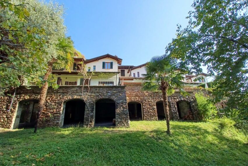 Tremezzo villa for sale with private garden (23)