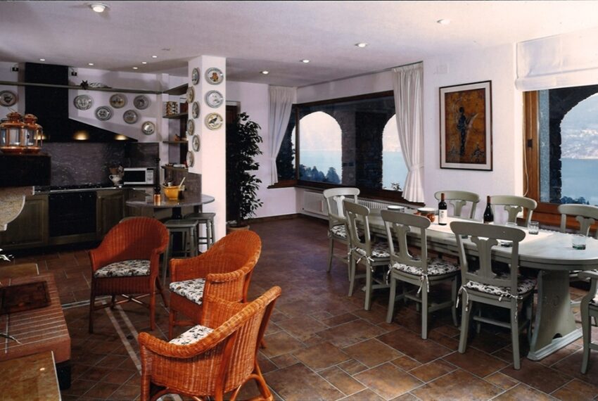 Villa for sale in Menaggio with amazing lake view and garden. Lake Como (11)