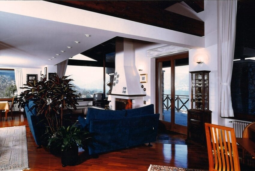 Villa for sale in Menaggio with amazing lake view and garden. Lake Como (6)