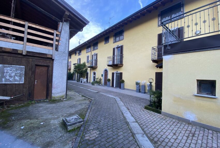 Carlazzo two flats for sale on Lago del Piano (20)