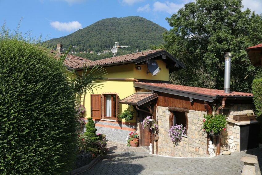 Valle Intelvi villa for sale with parkland and pool (30)