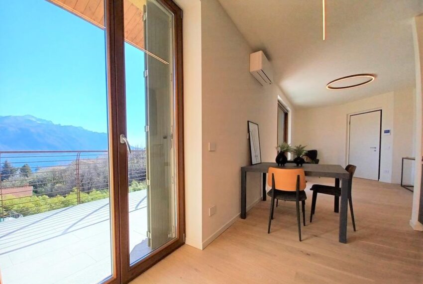 Menaggio lake view apartment with terraces in residence with lake view (29)