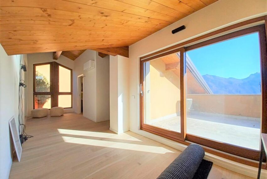 Menaggio lake view apartment with terraces in residence with lake view (6)