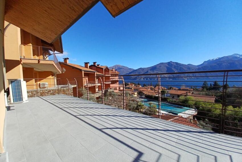Menaggio lake view apartment with terraces in residence with lake view (9)
