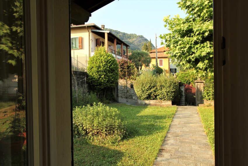 TREMEZZINA detached villa with garden and view (7)