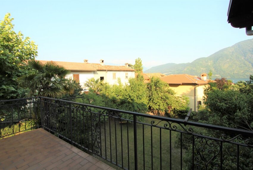 TREMEZZINA detached villa with garden and view (8)