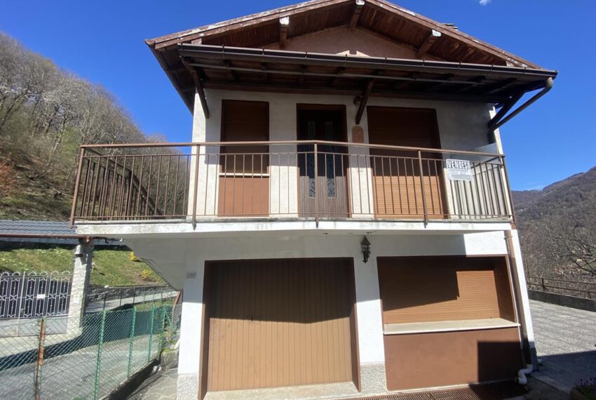 Valle INtelvi detached house with land and lake view (14)