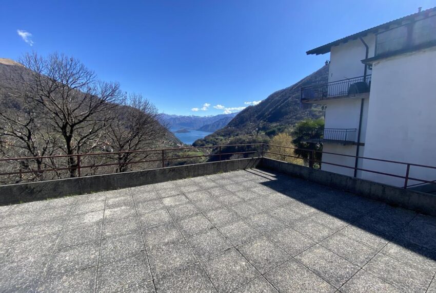 Valle INtelvi detached house with land and lake view (15)