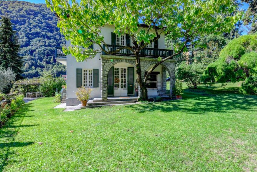 Lake Como luxury villa for sale including pool and parkland (16)