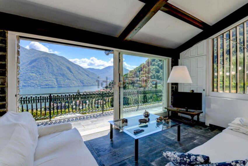 Lake Como luxury villa for sale including pool and parkland (25)
