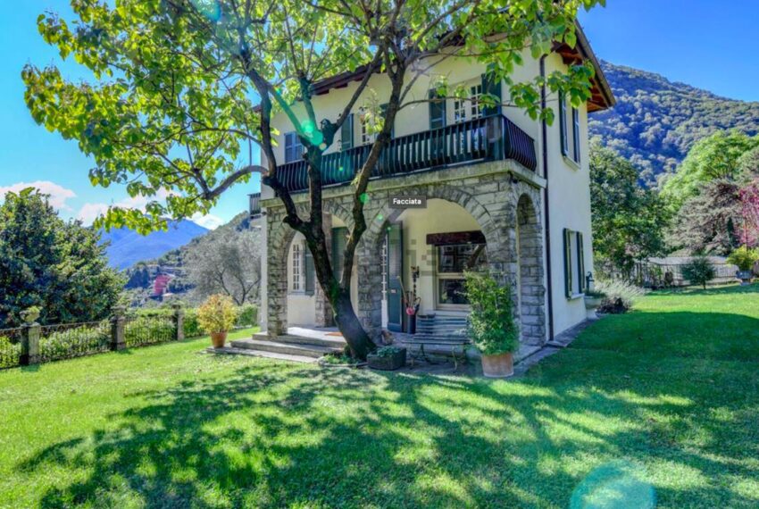 Lake Como luxury villa for sale including pool and parkland (4)