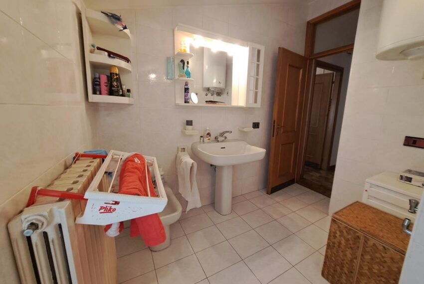 Domaso lake front apartment in residence with pool (14)