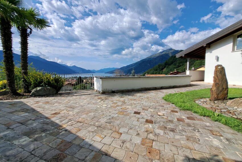 Villa for sale in Gravedona with lake view and pool (25)