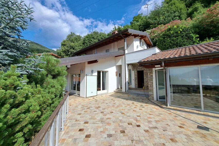Villa for sale in Gravedona with lake view and pool (37)