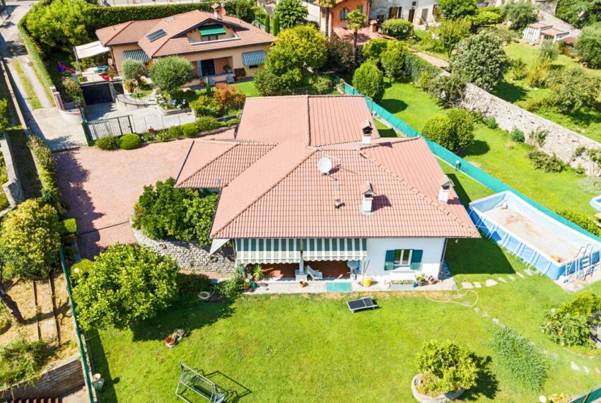 Villa for sale in Tremezzina with large garden (1)