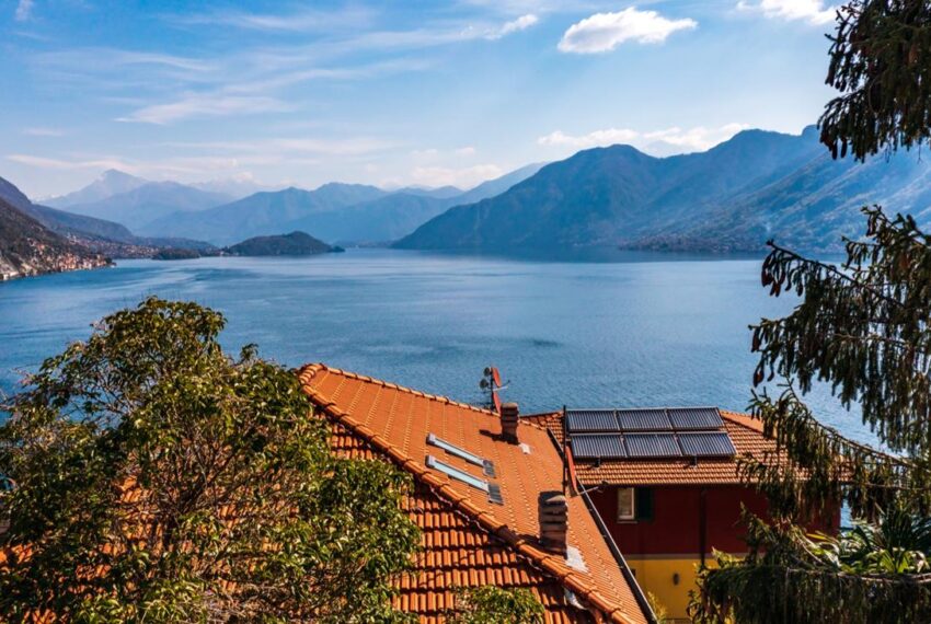 Large apartment for sale in Argegno, with private garden, terraces and lake view (30)