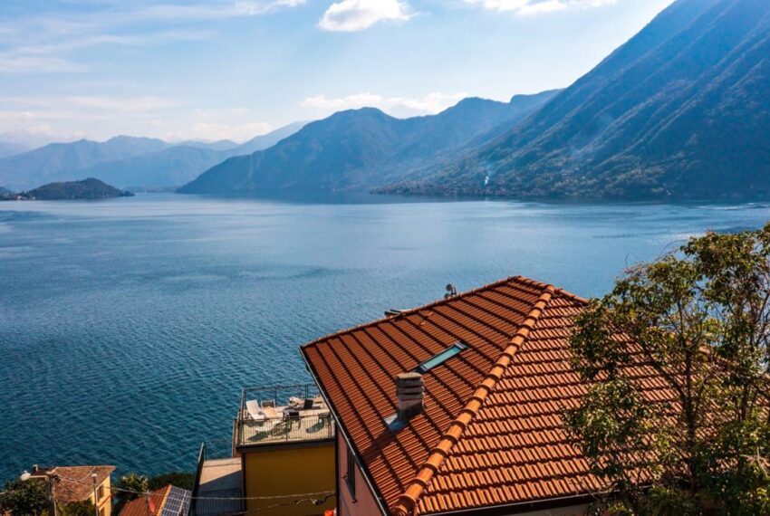 Large apartment for sale in Argegno, with private garden, terraces and lake view (31)