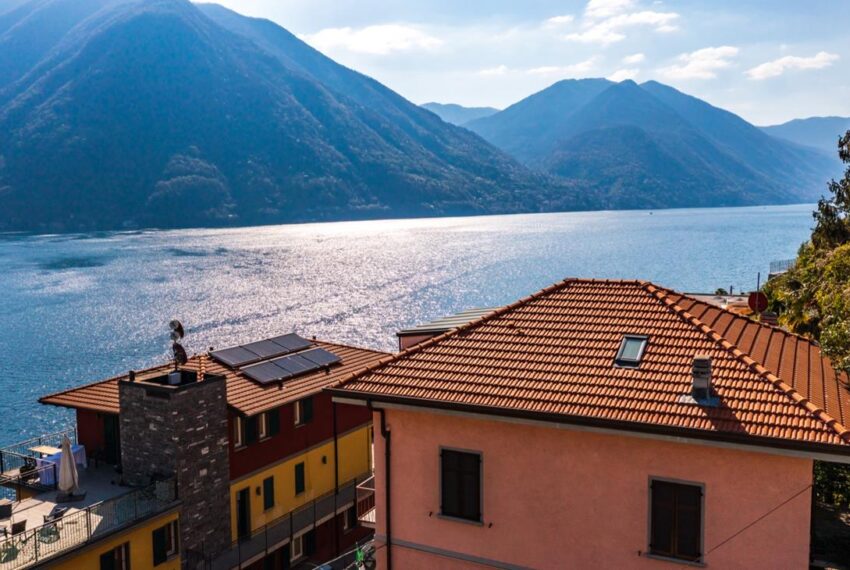 Large apartment for sale in Argegno, with private garden, terraces and lake view (34)