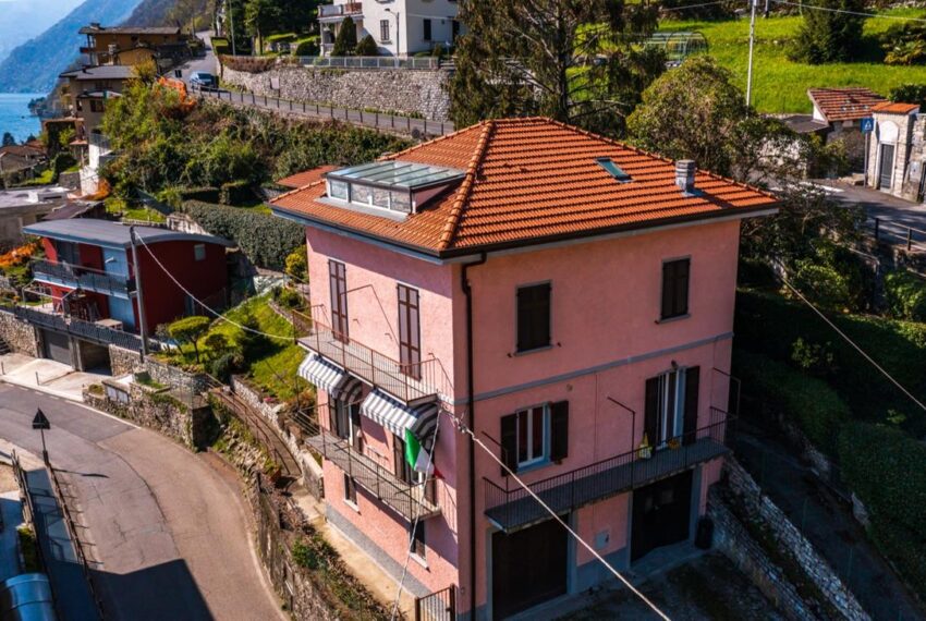 Large apartment for sale in Argegno, with private garden, terraces and lake view (38)