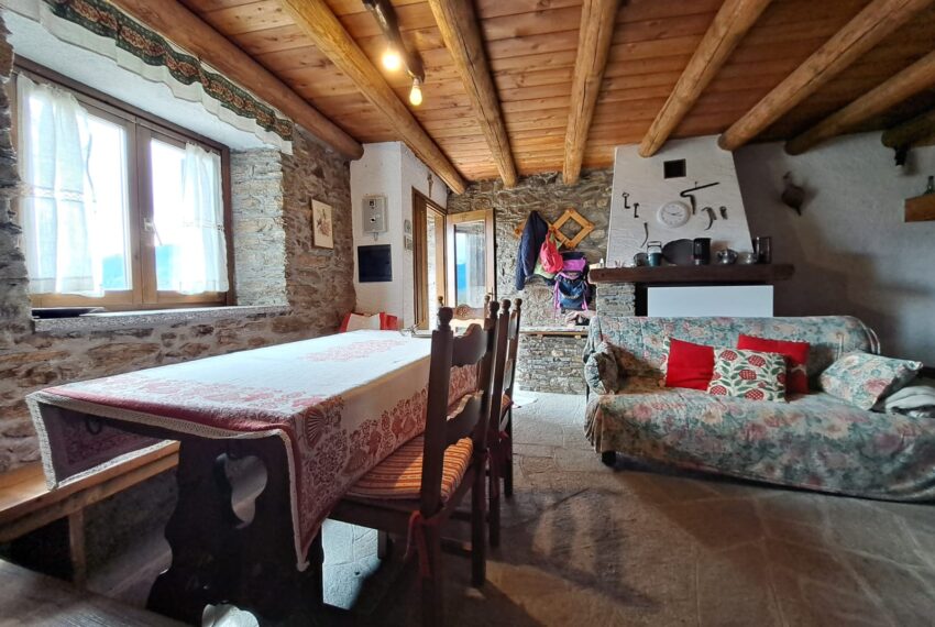 Stone cottage for sale in Livo - Lake Como (12)