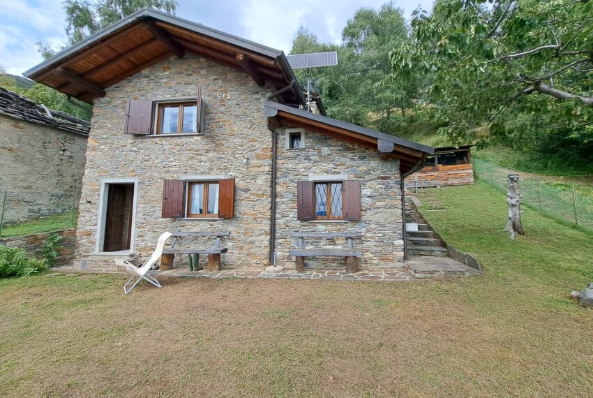 Stone cottage for sale in Livo - Lake Como (2)