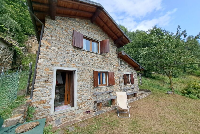 Stone cottage for sale in Livo - Lake Como (3)