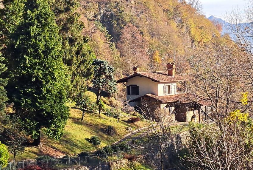 Villa in vendita sul Lago di Com con giardino e vista lago (1)