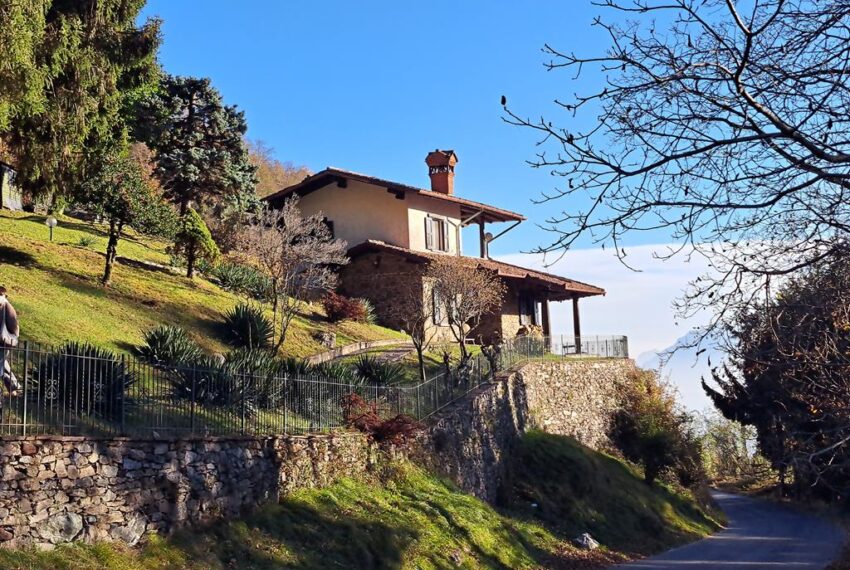 Villa in vendita sul Lago di Com con giardino e vista lago (32)