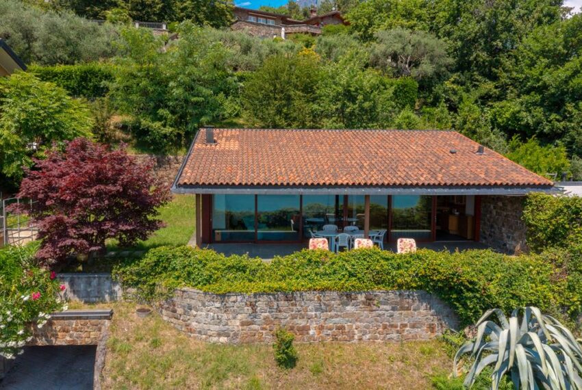 Menaggio villetta vista lago, con giardino, in residence con piscina e tennis (1)