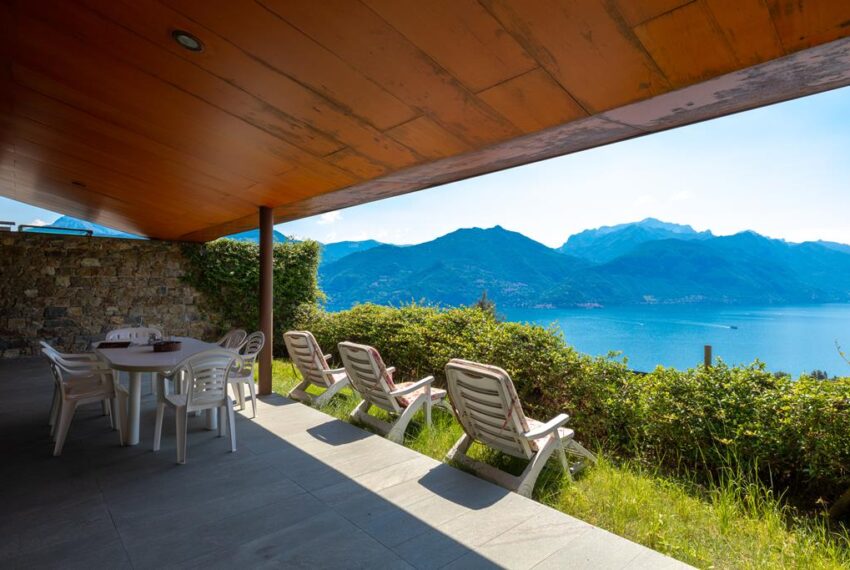 Menaggio villetta vista lago, con giardino, in residence con piscina e tennis (27)