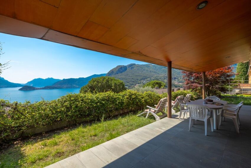 Menaggio villetta vista lago, con giardino, in residence con piscina e tennis (28)