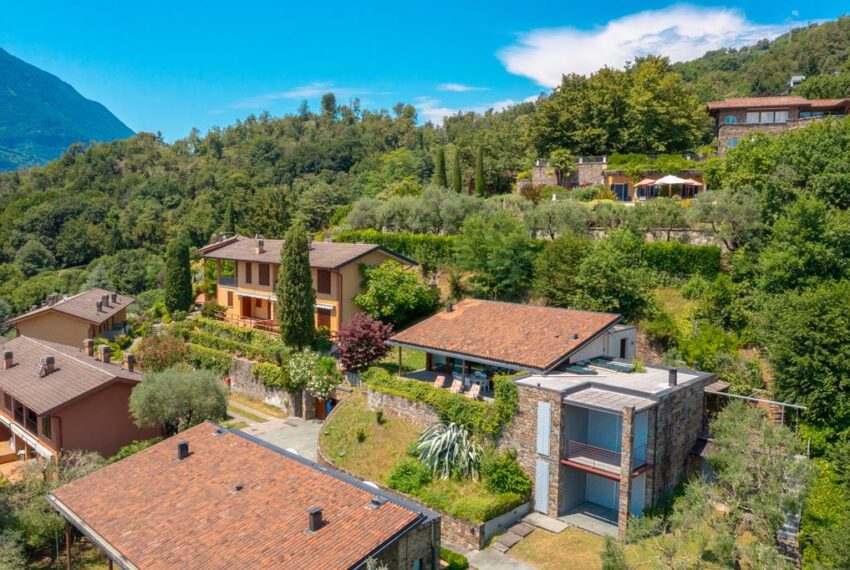 Menaggio villetta vista lago, con giardino, in residence con piscina e tennis (3)