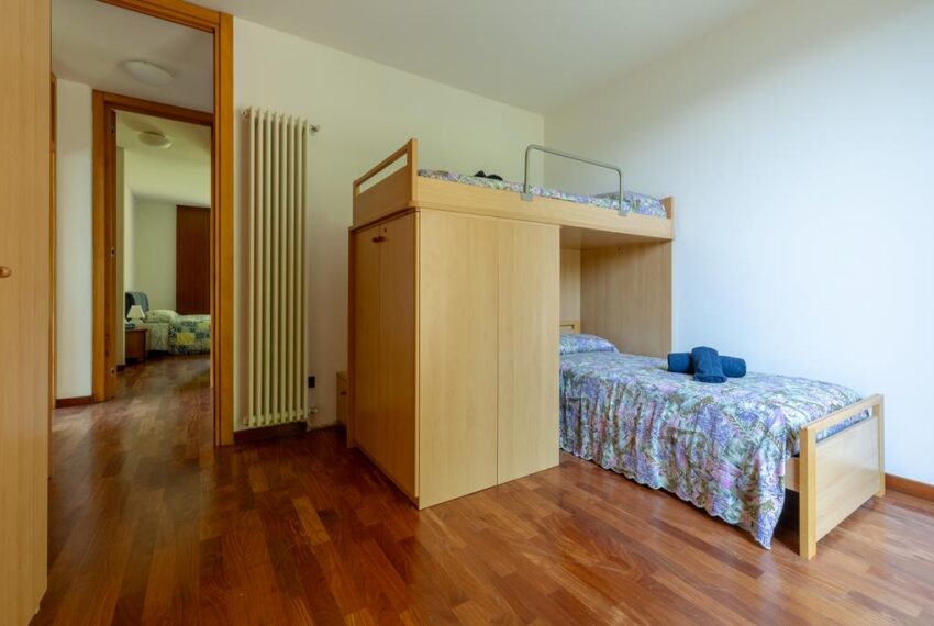 Menaggio villetta vista lago, con giardino, in residence con piscina e tennis (46)