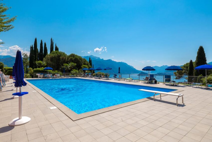 Menaggio villetta vista lago, con giardino, in residence con piscina e tennis (52)