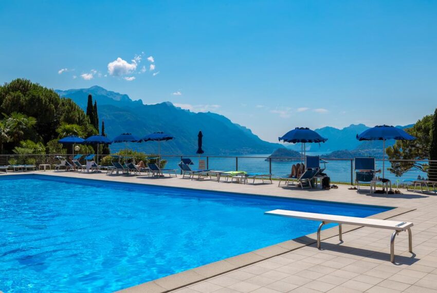 Menaggio villetta vista lago, con giardino, in residence con piscina e tennis (53)